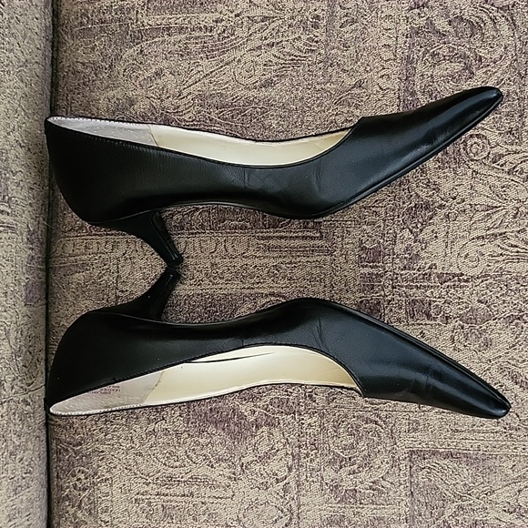 Bandolino Shoes - 🎉HP🎉 Bandolino Black Kitten Heels